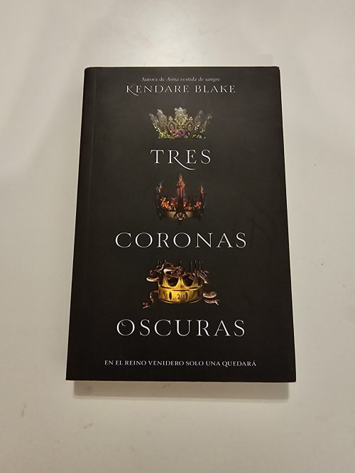 Tres coronas oscuras - Kendare Blake