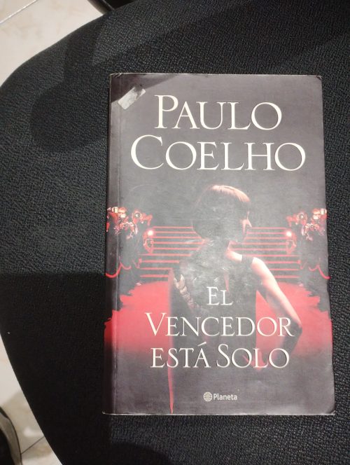 Una novela de Paulo Coelho ambientada en el mundo de la moda y el cine. Excelente estado. Tapa blanda